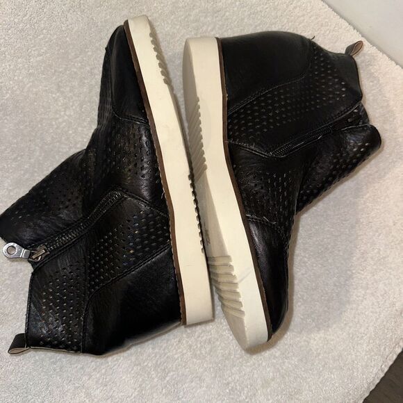 MI,IM "The Lamber" Black Perforated Double-Zip ‎ Wedge Booties Size 6.5 - Picture 2 of 6